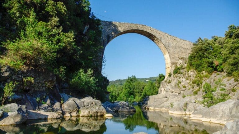 Aparcament del pont del Llierca