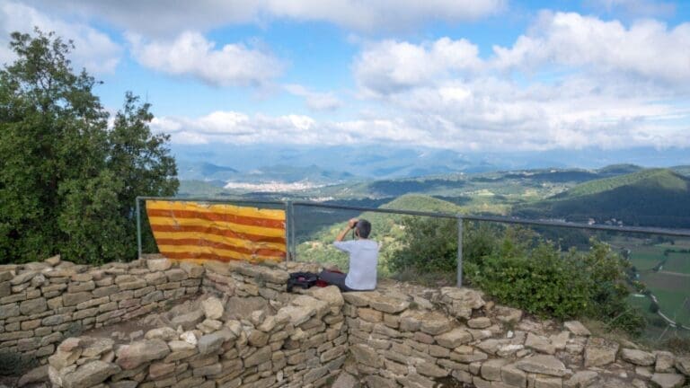 Coll de Bas - Marboleny -Castell de Colltort - Fontpobra. Itinerari 26 Parc Natural