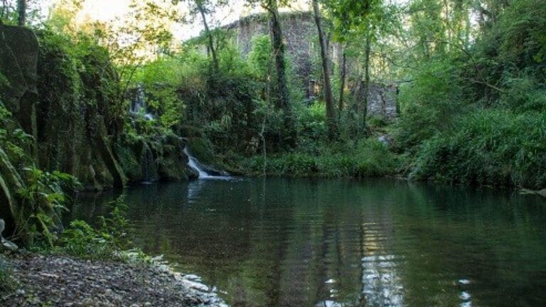 Bathing pool route. Route 3 Santa Pau
