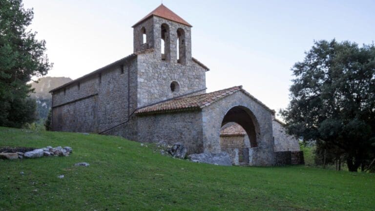 Itinerari de Sant Grau d'Entreperes i Sant Miquel de Monteia (des de Sadernes)