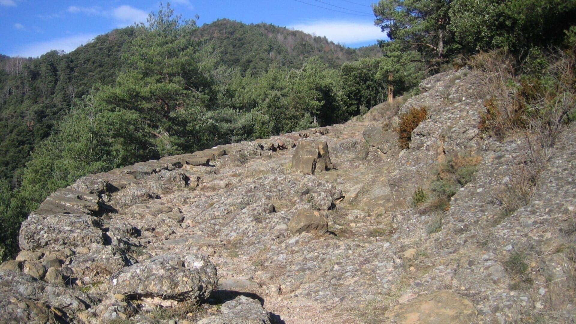 Via romana de Capsacosta des de St Salvador de Bianya o pas dels Traginers. Ruta 1 Vall dels Sentits