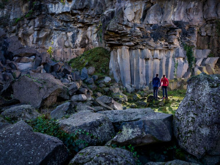 Route des Trois Coulées de Lave - Falaises de basalte. Itinéraire 16 du Parc Naturel