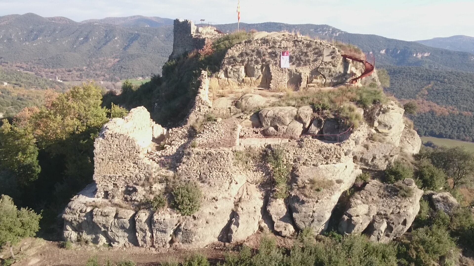 Sant Feliu de Pallerols, la Torra, Castell d'Hostoles. Itinerari 24 Parc Natural
