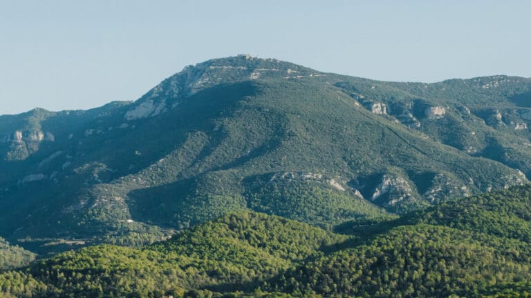 Pujada a la mare de Déu del Mont des de Beuda. Ruta 2 Beuda