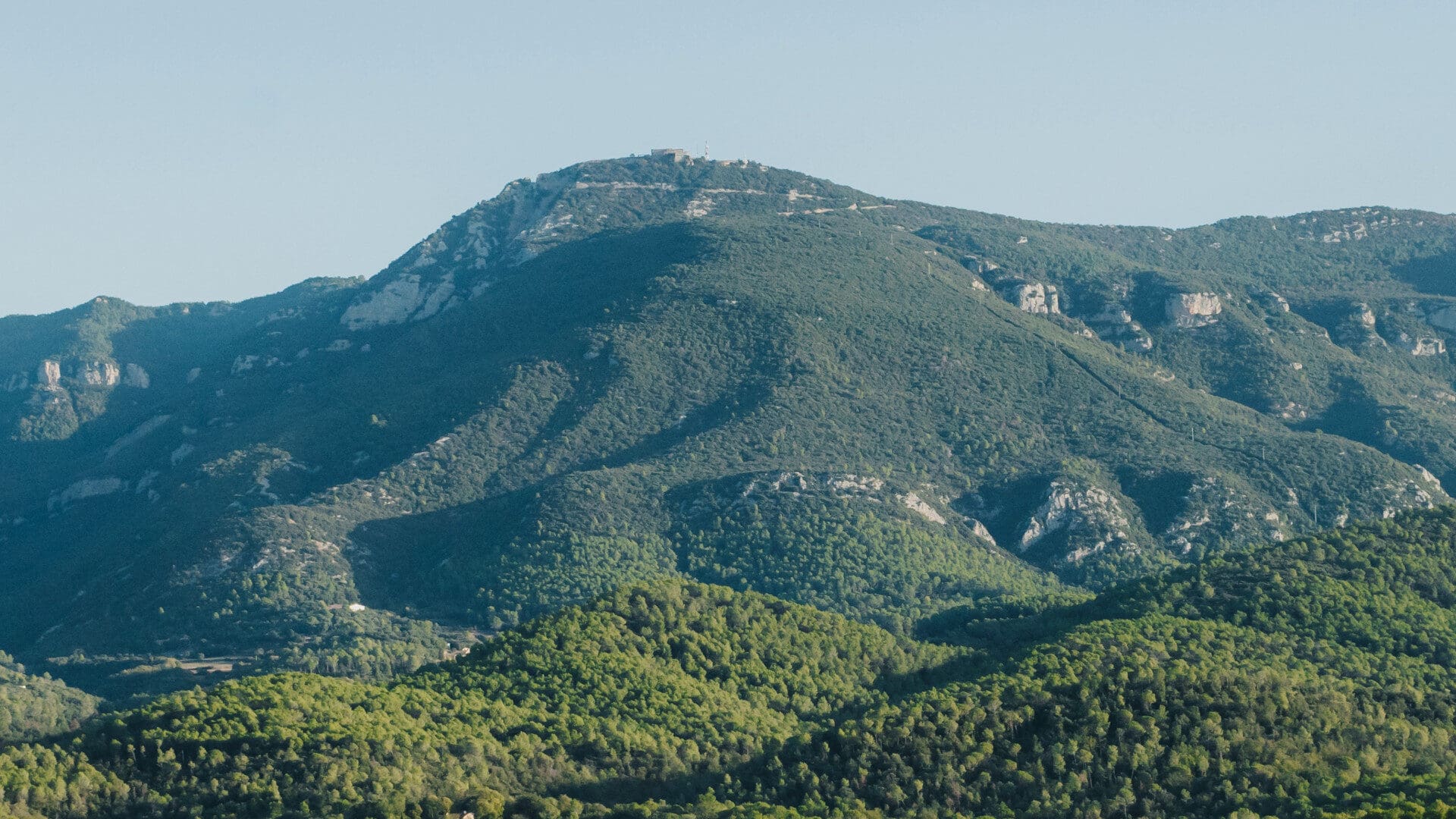 Pujada a la mare de Déu del Mont des de Beuda. Ruta 2 Beuda