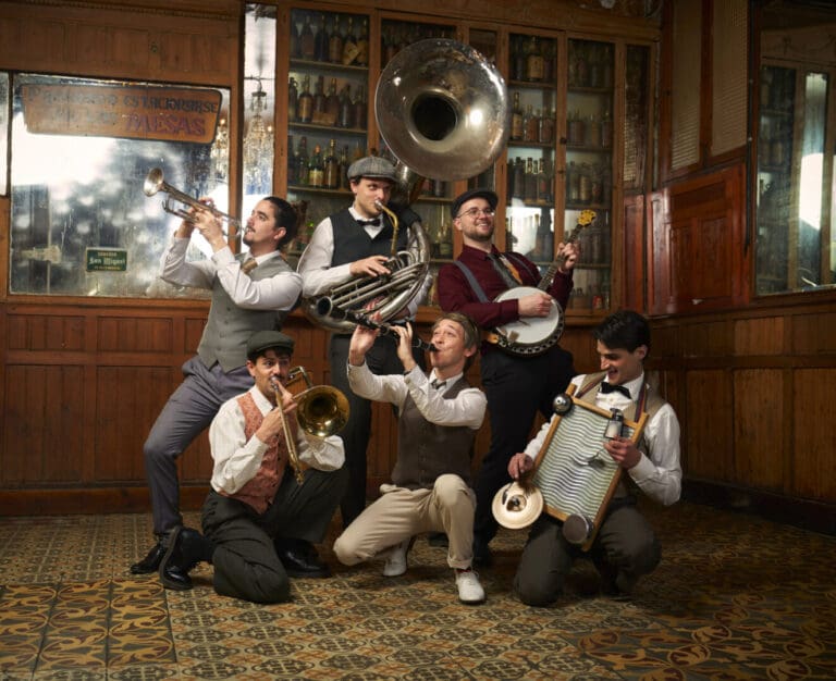 Concert vermut amb Swing Engine Street Sextet