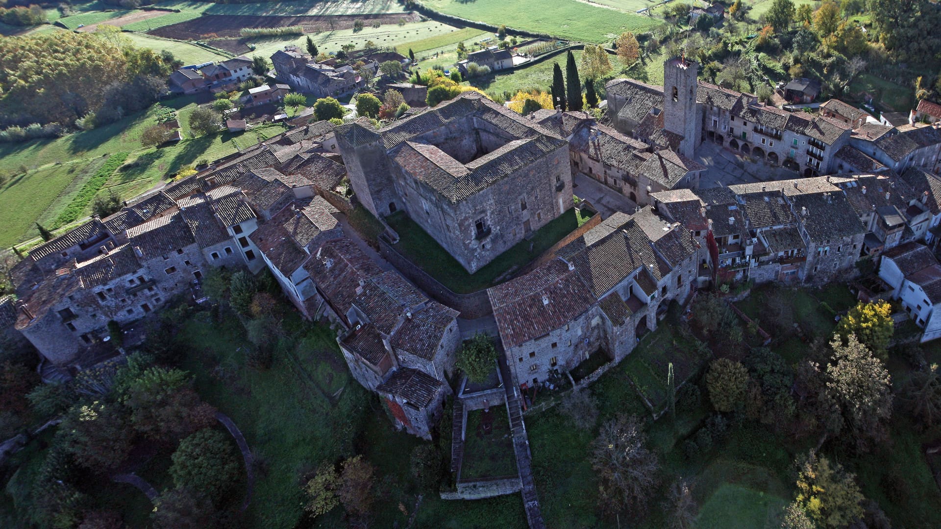 L’Ajuntament de Santa Pau adquireix el castell, símbol històric del municipi
