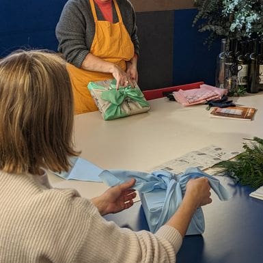 Taller d'embolcalls de Nadal amb Furoshiki