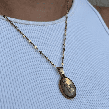 Taller de joies amb resina i flors